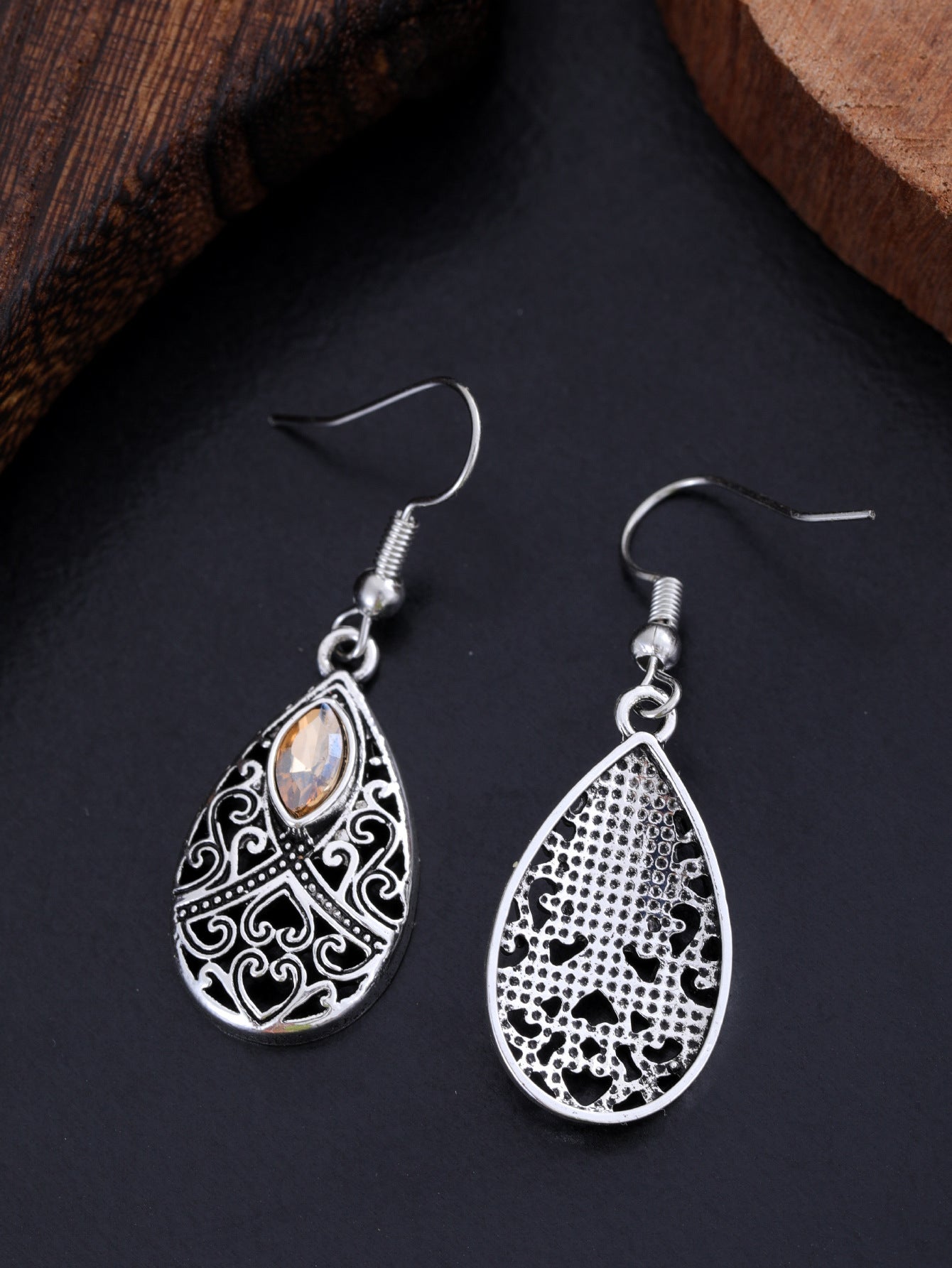 Fashionable And Versatile Retro Water Droplet Women's Earrings
