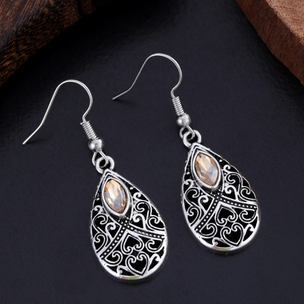 Fashionable And Versatile Retro Water Droplet Women's Earrings